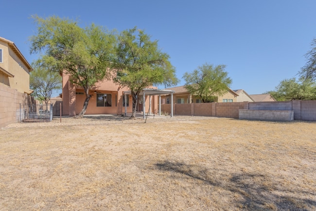 Building Photo - Beautiful home, close to Walmart, Sprouts and much more.