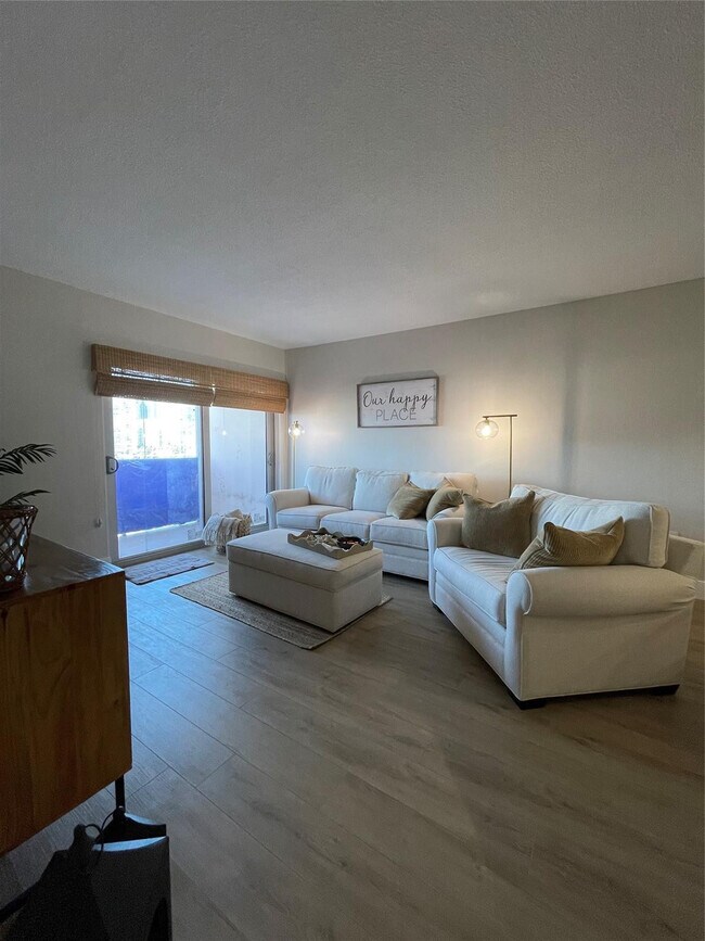 Building Photo - 400 Kings Point Dr