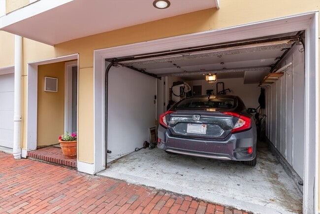 Building Photo - 54 Trowbridge St