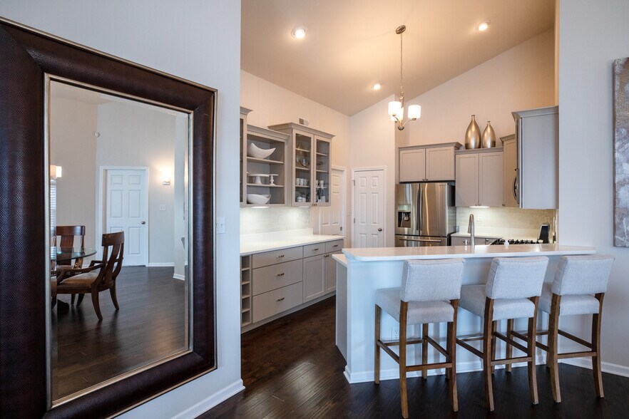 designer kitchen open concept - 10941 Elkhart Pl