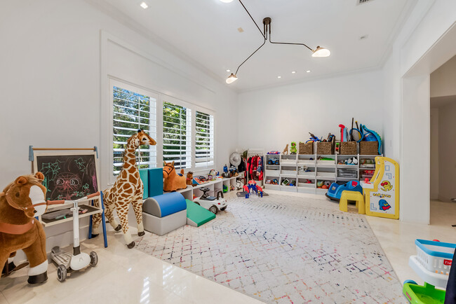 Building Photo - 6925 Tordera St