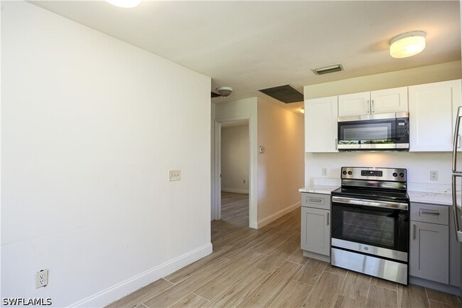 Building Photo - 1095 San Remo Ave