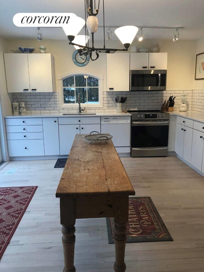 Building Photo - 73 Copeces Ln