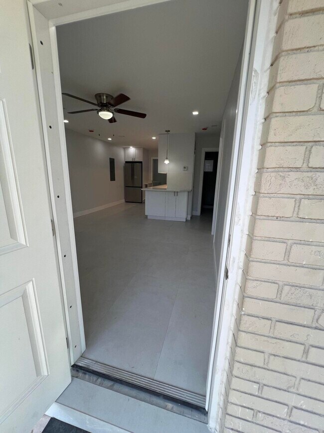 Building Photo - 4951 SW 28th Terrace