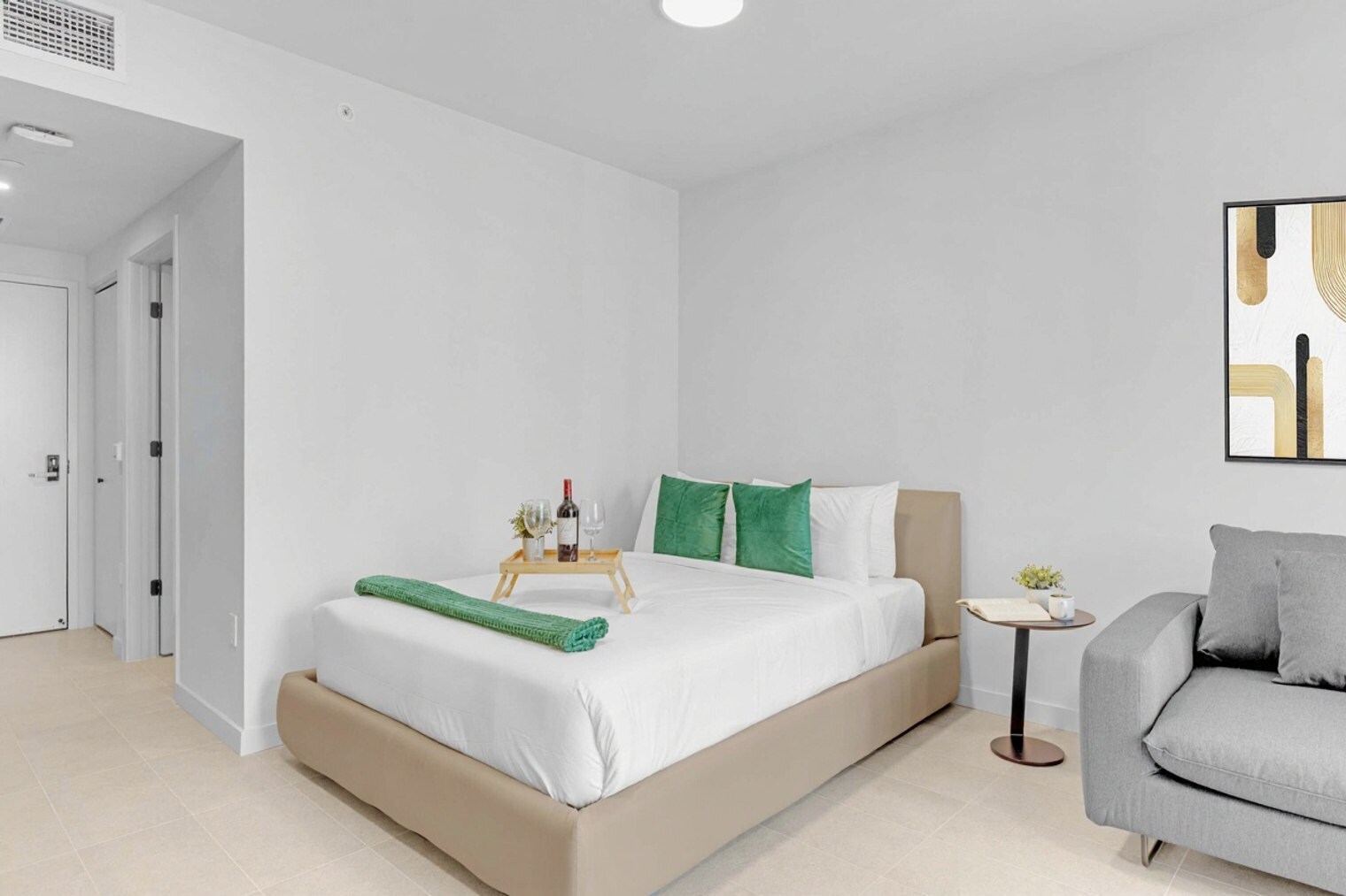 Building Photo - 501 NE 1st Ave