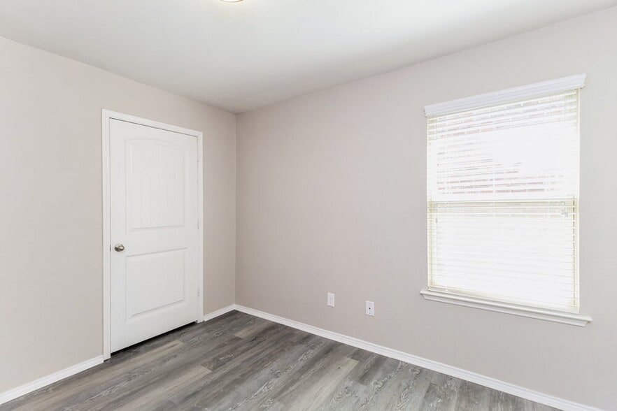 Building Photo - 1114 Nickel St