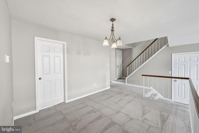 Building Photo - 7978 Revenna Ln