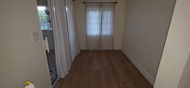 Building Photo - Steps from SJSU | 2 Master Suites | Gated + Parking |