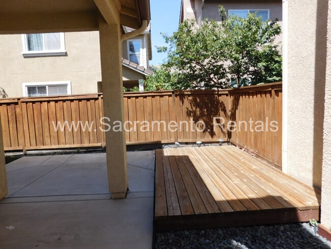 Building Photo - Wonderful 3 bd/2.5 ba Elk Grove Home with 2 Car Garage