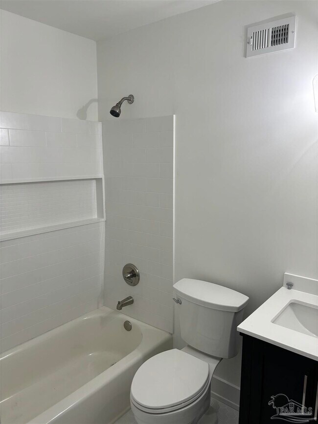 Building Photo - 3600 Forest Glen Dr