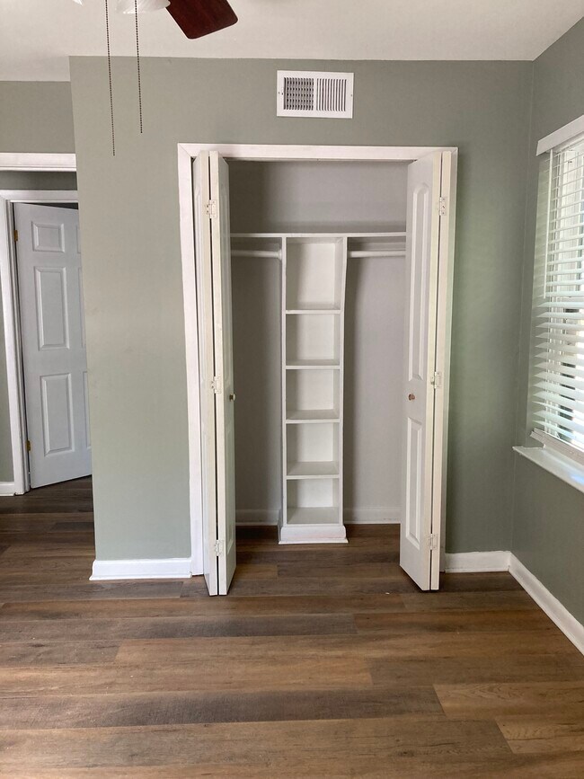 Building Photo - 1704 W Birge St