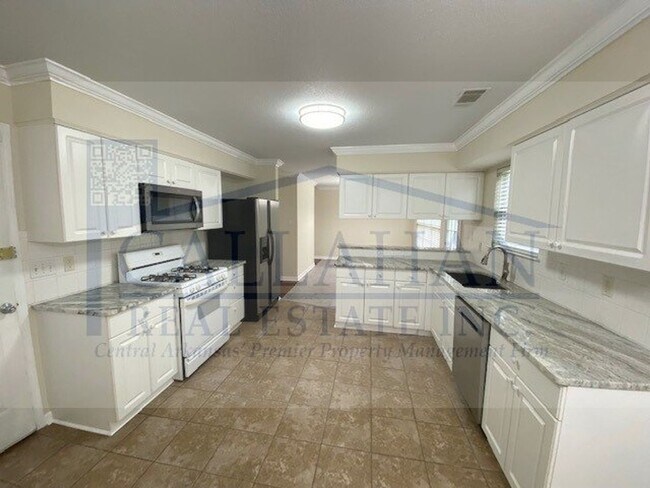 Building Photo - West LR Home