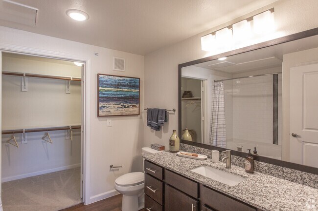 Building Photo - Spacious Living + 4 Weeks Free