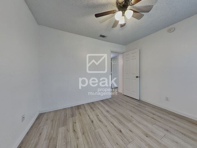 Building Photo - $2249! 3 Bed2 Bath in Watauga! Ready now! All appliances INCLUDED!