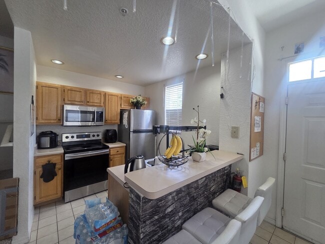 Building Photo - 4013 Venetian Bay Dr