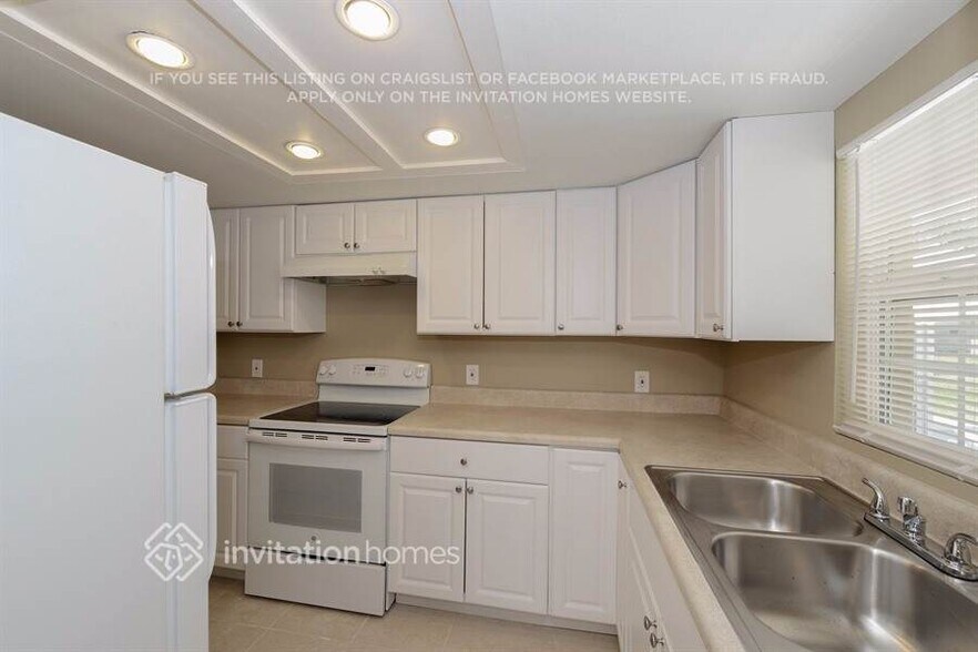 Building Photo - 5800 Southwind Dr