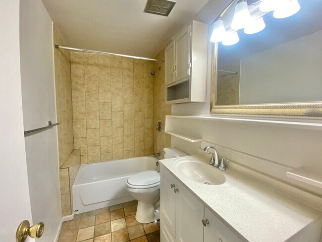 Building Photo - PRE LEASING NOW - AVAILABLE 8/1