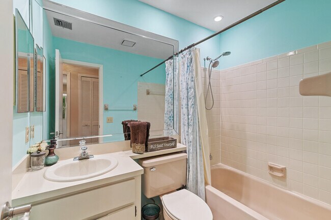 Building Photo - 160 Ramblewood Cir