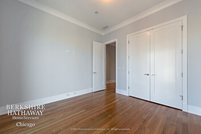 Building Photo - 1235 N Greenview Ave
