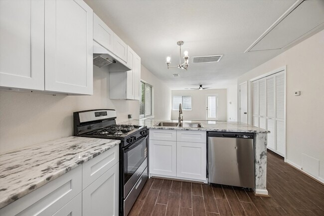 Building Photo - 6106 Settlers Lake Cir E