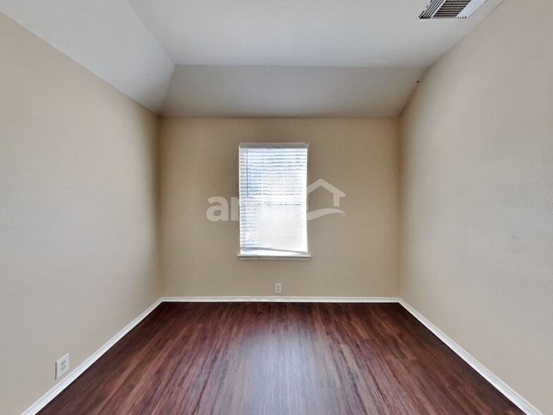 Building Photo - 3203 Farrel Hill St