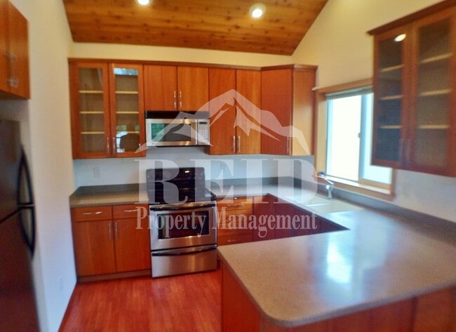 Building Photo - Charming 1 Bedroom Home with Spacious Loft/Bonus Room and Mountain Views