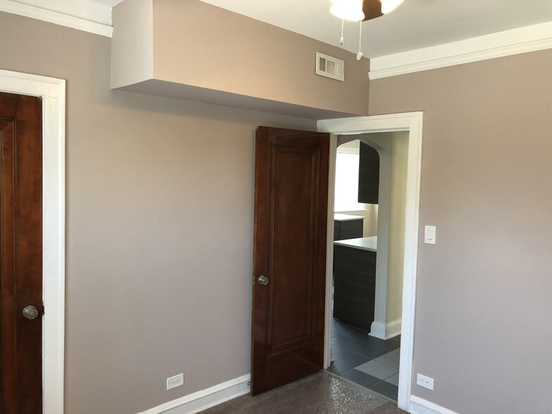 Building Photo - 6441 N Francisco Ave