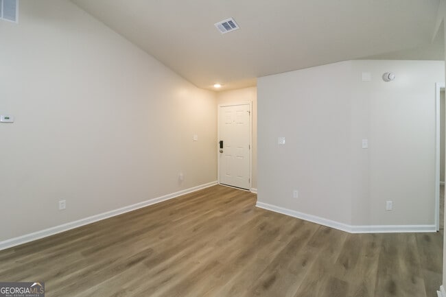 Building Photo - 7010 New Dale Rd