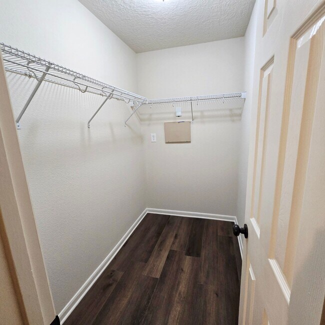 Building Photo - 22234 Orchard Dale Dr