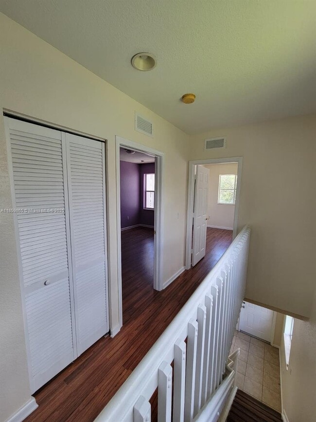 Building Photo - 8223 SW 27th St