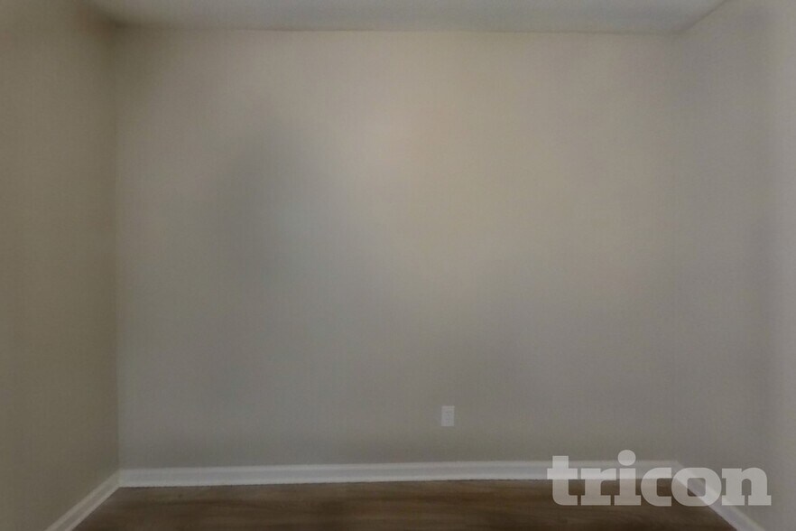 Building Photo - 143 Markham Dr