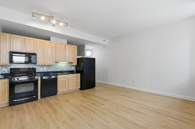 Building Photo - 8 W Monroe St