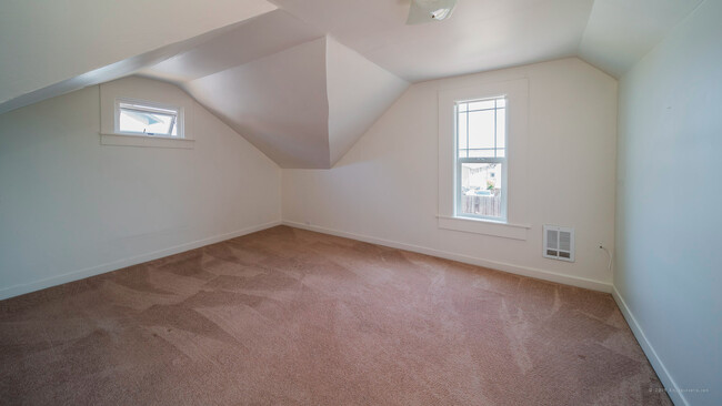 Building Photo - **MOVE-IN SPECIAL** Move in ready, 3 bed, ...