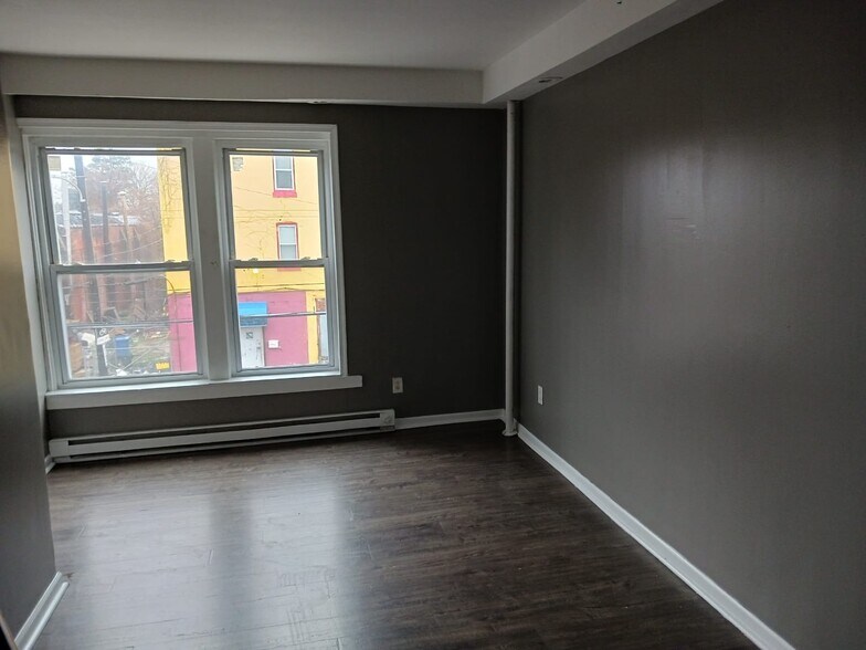 Building Photo - 6249 Haverford Ave