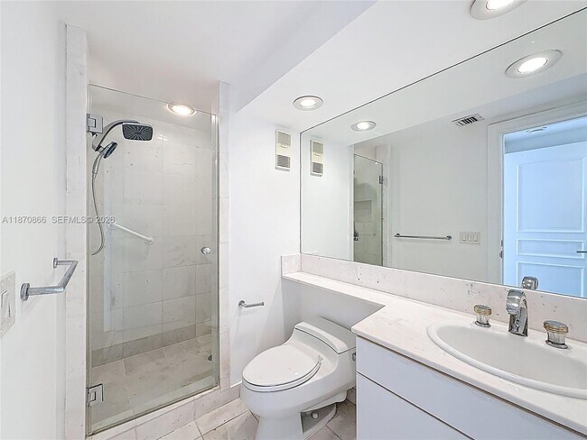 Building Photo - 2800 Island Blvd