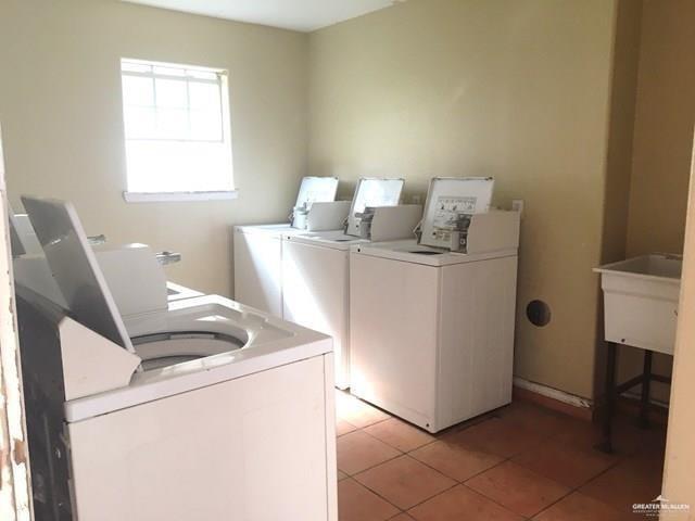 Building Photo - 27 Lilia Dr