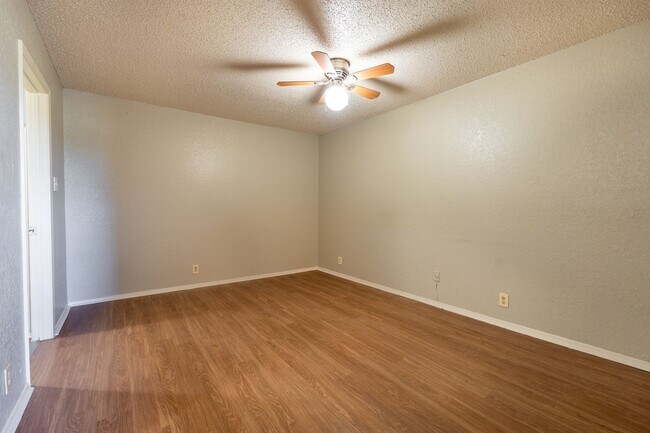 Building Photo - College Park Apartments