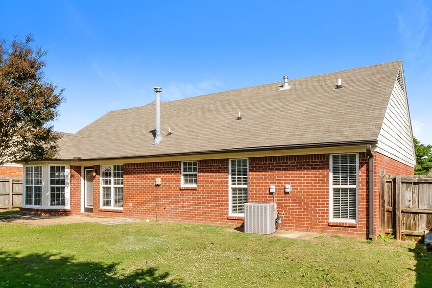 Building Photo - 6667 Kentbrook Dr