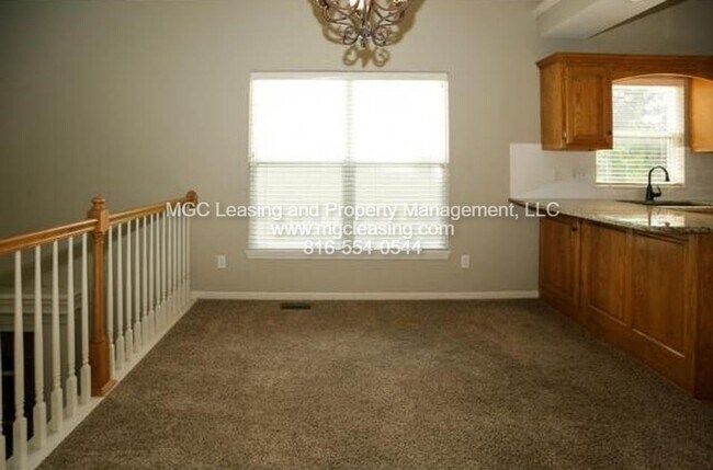 Building Photo - Kick Off the New Year with a Move-In Ready Gem in Oak Ridge Meadows in Lee's Summit!