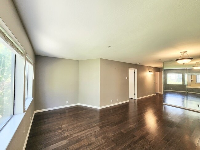 Building Photo - 2 bedroom 2 bath condo home in North San Mateo