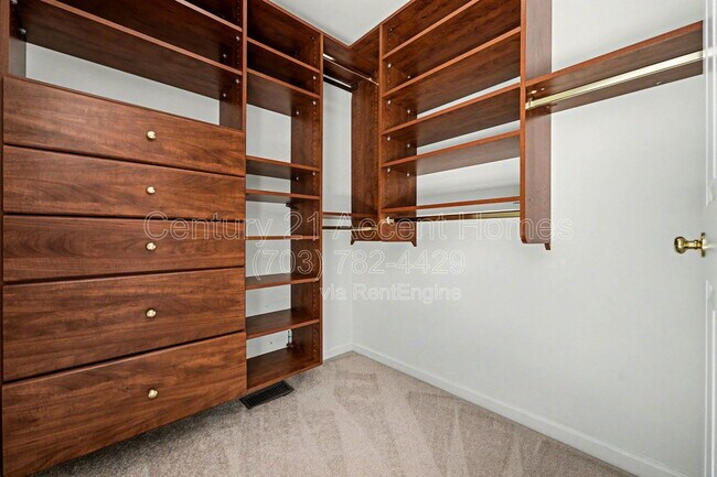 Building Photo - 716 Scarburgh Way