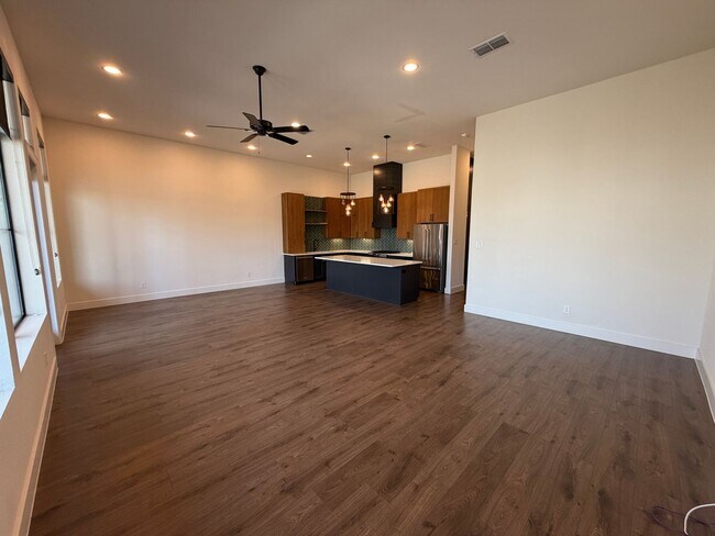 Building Photo - Town Creek CONDO! Large Balcony / Fridge, Washer, Dryer Included / Garage / NBISD