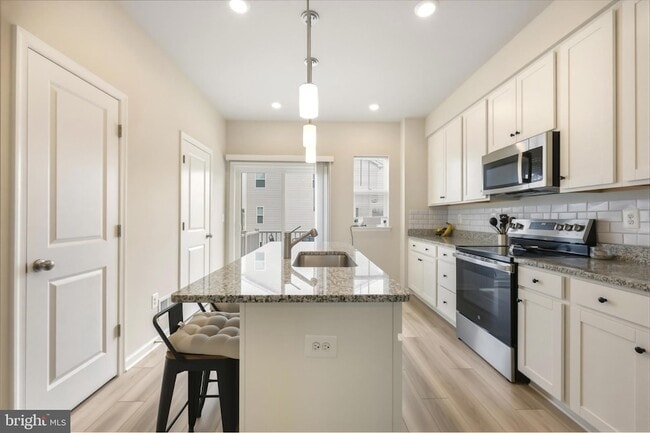 Building Photo - 51 Short Br Dr