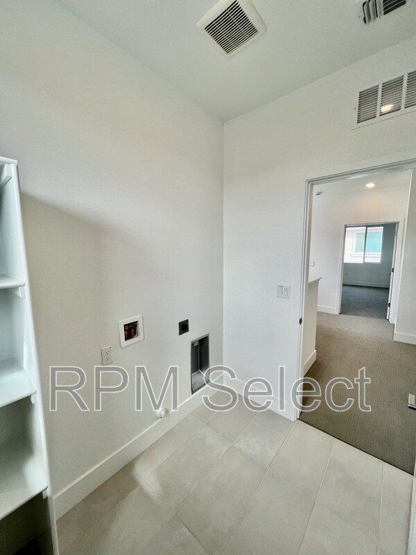 Building Photo - 2604 Atascadero Dr