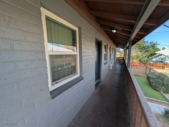 Building Photo - 319 N 11th St