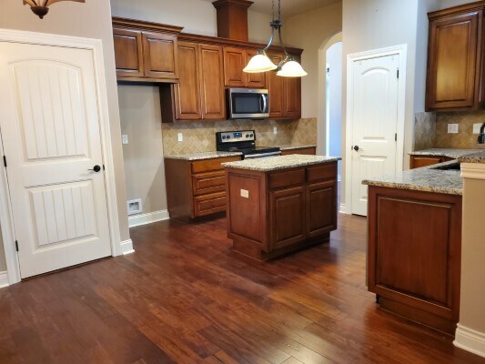 Building Photo - 15233 Capstan St