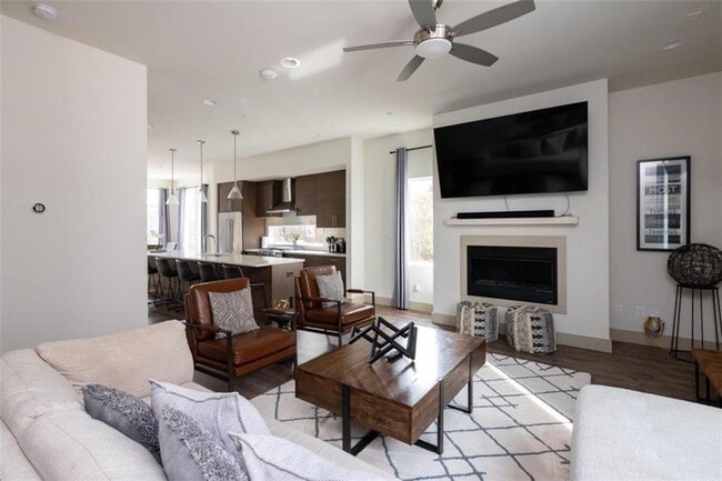 Building Photo - 37 Reynolds Square Ln