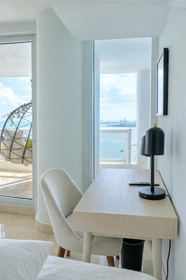 Building Photo - 1717 N Bayshore Dr