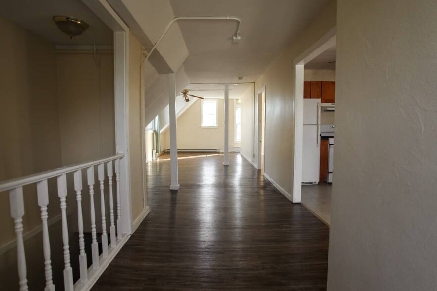 Building Photo - 626 Park Ave