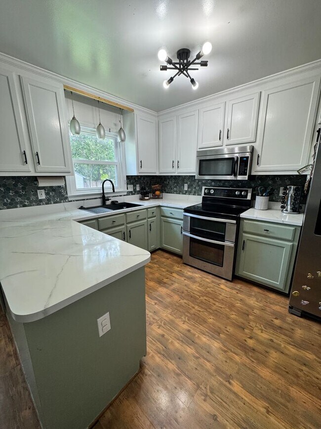 Building Photo - 3 bedroom/ 2.5 bathroom- Smithfield, VA